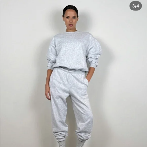 EUC Skims Heavyweight Fleece Oversized Joggers in Light Heather Grey. Large - Picture 3 of 16